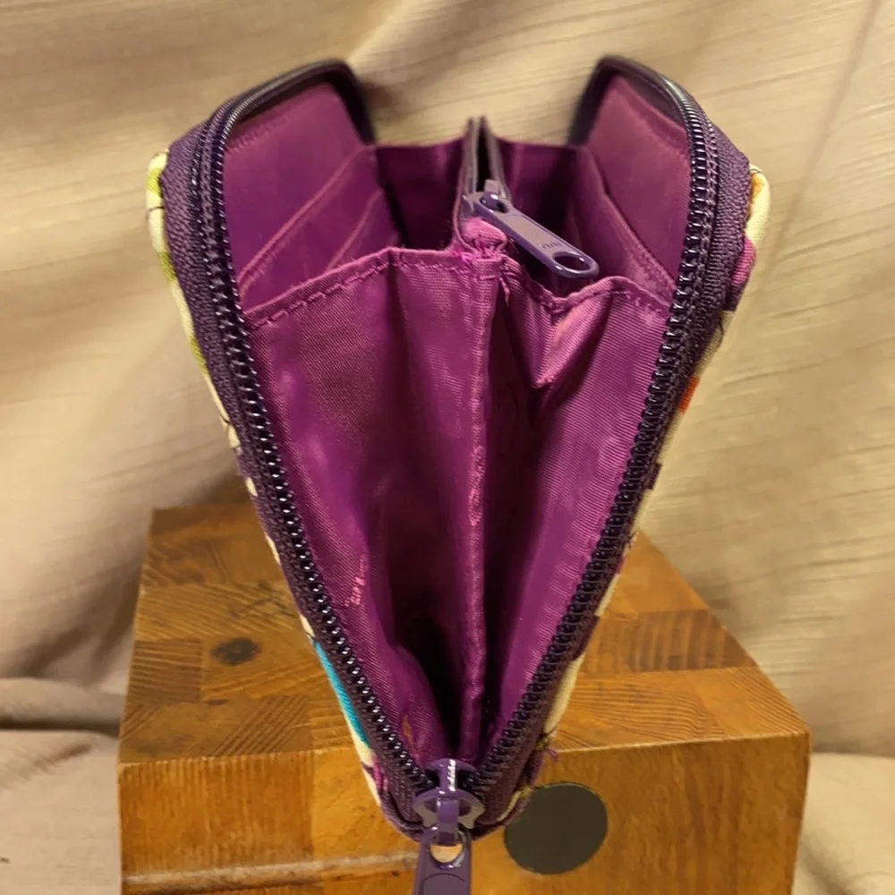 Vera Bradley graphic/flower pattern wallet - Picture 11 of 16